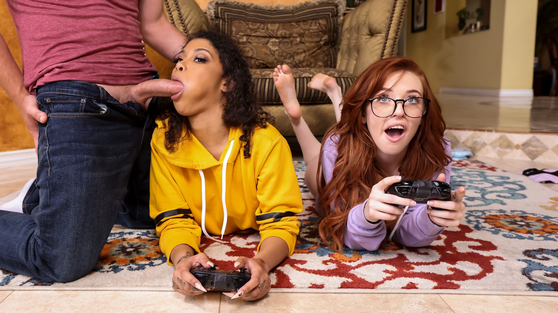 Gamer Girl có ba người hành động