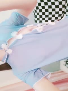 Cô bé với kính đuôi ngựa đôi và mặt nạ!Chân lụa trắng là siêu mềm! Lông âm hộ và đầy đặn